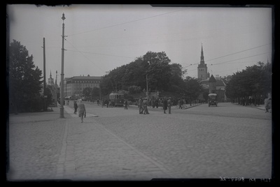 Tallinn. Vaade Viru väljakult Pärnu mnt ja Viru t ristumiskohale  similar photo