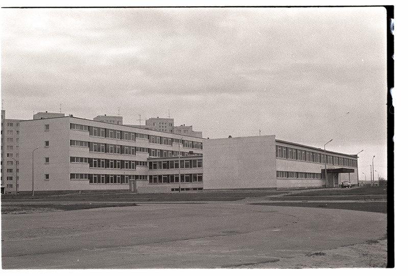 Tallinn. 17. Keskkool Väike-Õismäel