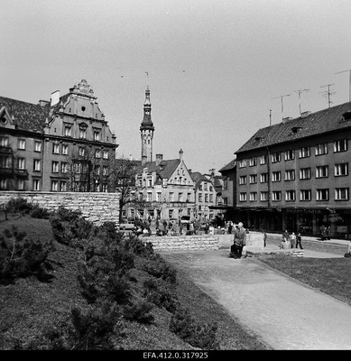 View from Harju Street to Raekoja.  similar photo