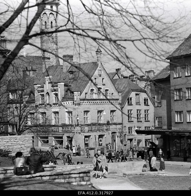 View from Harju Street to Raekoja.  similar photo