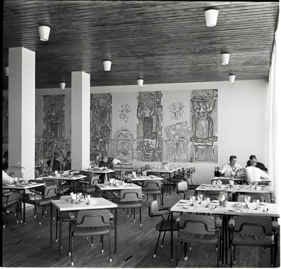 Tartu kaubamaja, restoran Tarvas. Interjöör, seinal sgrafiito, autor Elmar Kits  duplicate photo