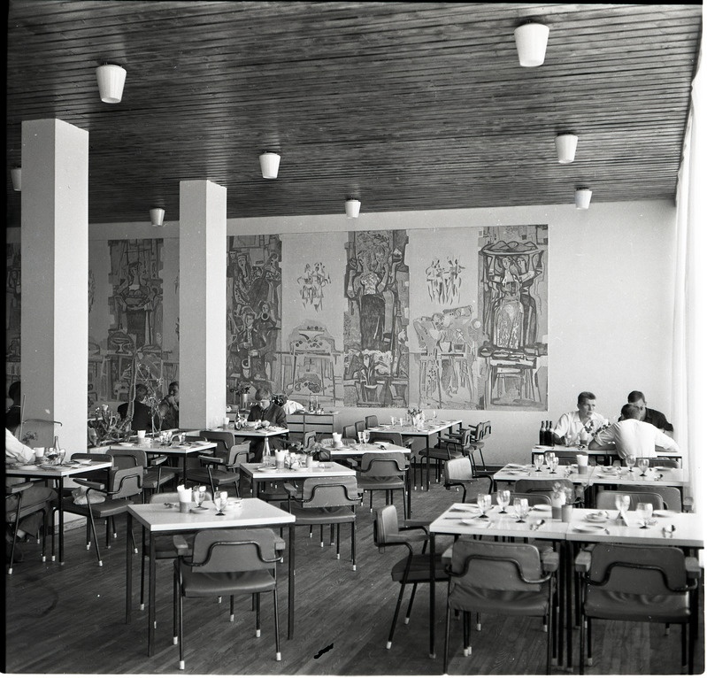 Tartu kaubamaja, restoran Tarvas. Interjöör, seinal sgrafiito, autor Elmar Kits