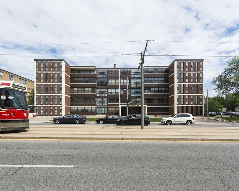 Korterelamu 90 Warren Rd Torontos, 1968. Välis-Eesti arhitekt Uno Prii