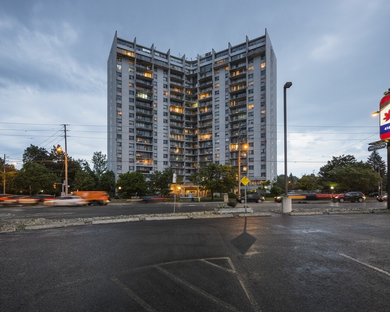 Korterelamu 1501 Woodbine Avenue Torontos. Välis-Eesti arhitekt Uno Prii
