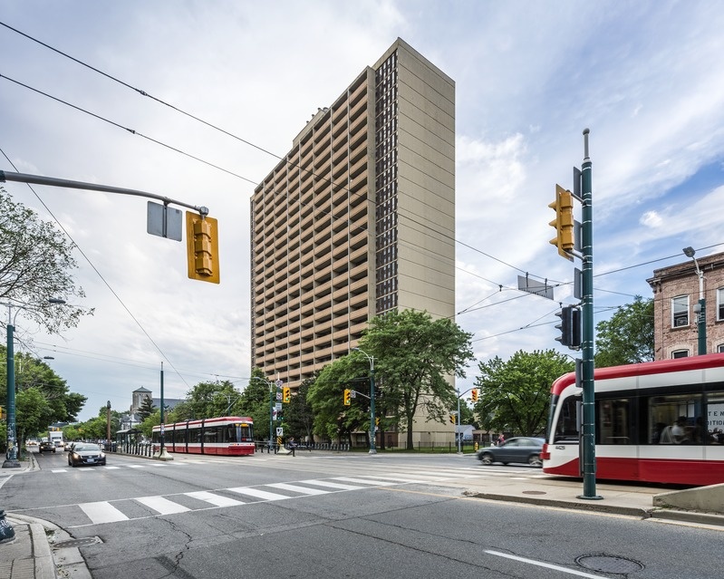 Korterelamu 666 Spadina Avenue Torontos. Välis-Eesti arhitekt Uno Prii