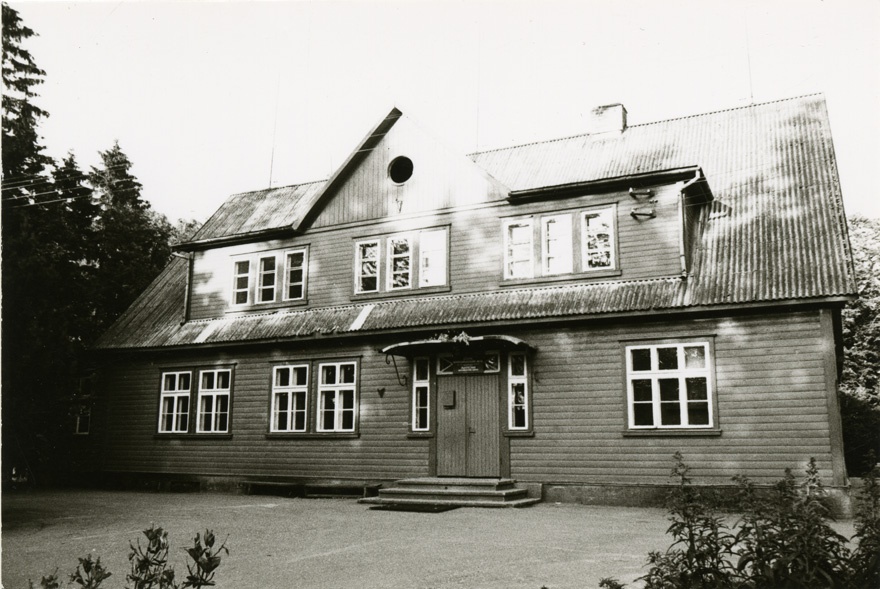 Jõõpre koolimaja, fassaadivaade. Ins Jonas Kinnunen