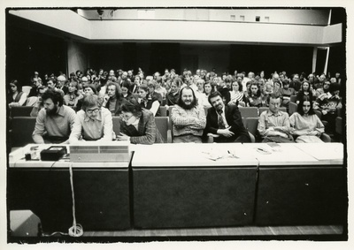 Tallinna seminar 25.-26.04.1980. Vaade saali, esireas vasakult Tiit Kaljundi, Ignar Fjuk, Georg Poslavski, Leonhard Lapin, Mati Unt, Vilen Künnapu, Liivi Künnapu  similar photo