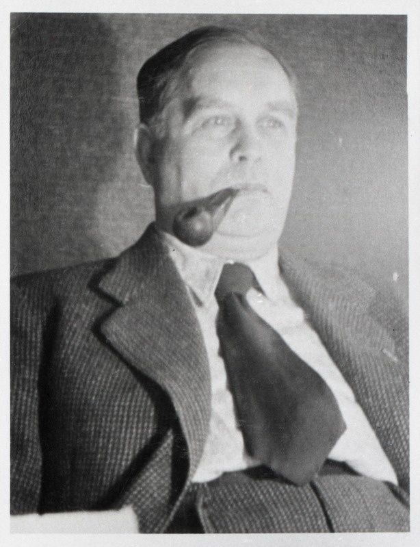 Herbert Johanson piibuga, portreefoto