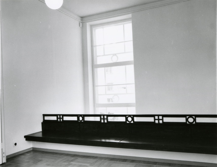 Tallinna Kunstihoone, vaade II korruse trepimademele pärast 1994-1995 teostatud rekonstrueerimistöid. Arhitektid Anton Soans ja Edgar Kuusik