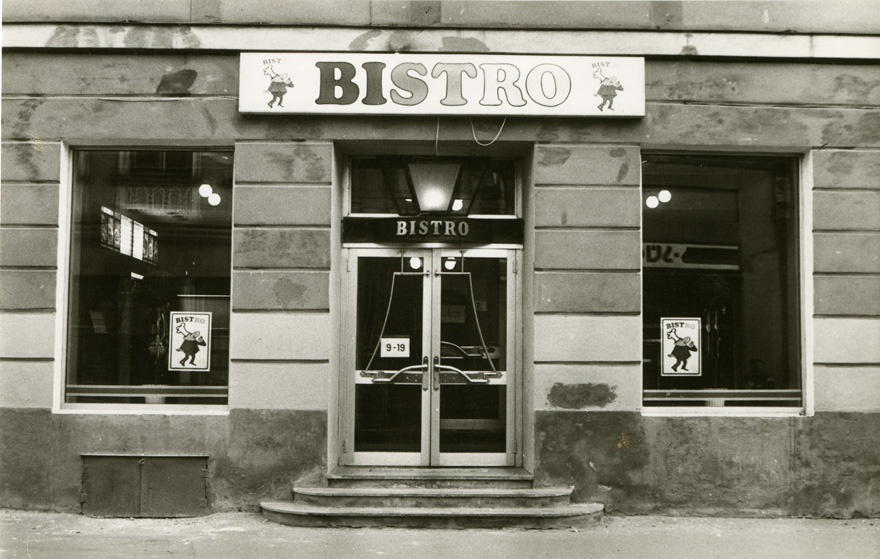 Estkompeximi bistroo "Bistro" kujundus, fassaadivaade, portaal. Arhitekt Liivi Ehmann