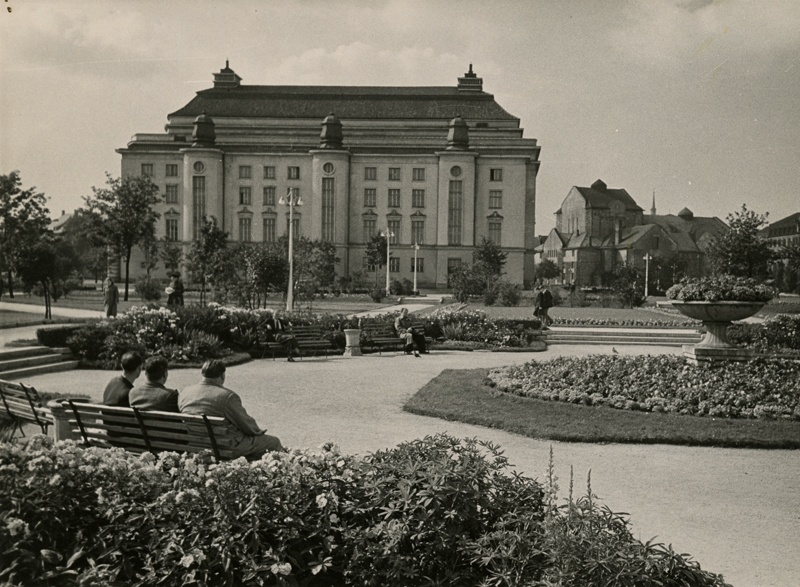 Teater Estonia, vaade Tammsaare pargi poolsele küljele. Rek arhitekt Alar Kotli