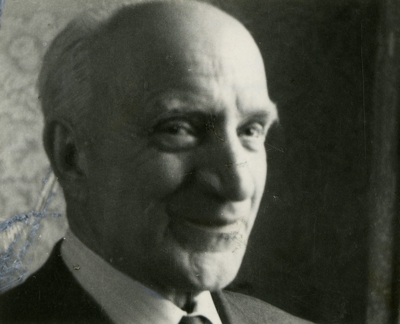 Adolf Käsper naermas, portreefoto