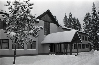 Kolga kool, hoone keskosa peasissepääsuga talvel. Arhitekt Maarja Nummert  similar photo