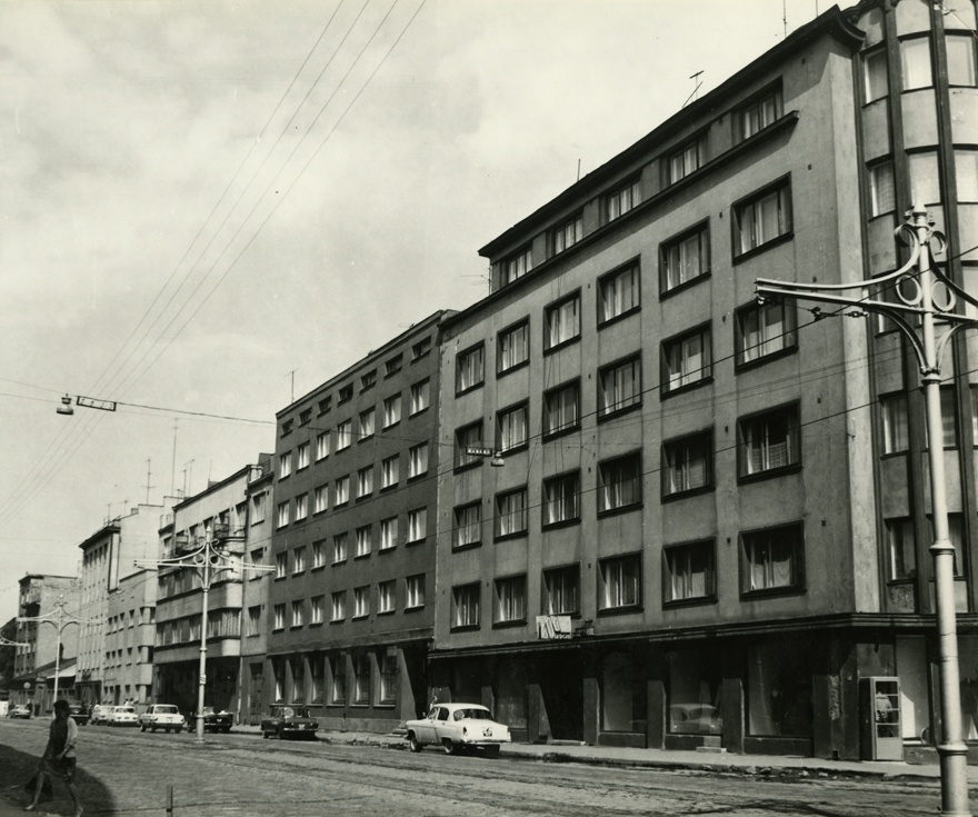 Pärnu mnt 1930. aastate hoonestus; vaade Vabaduse väljaku suunas Sakala tänava poolt, tänavavaade