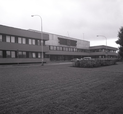 Kirovi kalurikolhoosi keskusehoone Haabneemel, vaade hoone keskosale peasissepääsuga. Arhitekt Rein Veber  similar photo