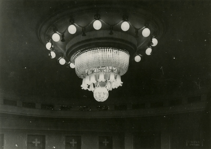 Teter Estonia, vaade laelühtrile. Arhitektid Armas Lindgren, Wivian Lönn