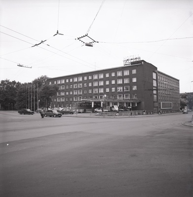 Hotell "Tallinn", vaade hoonele üle ristmiku. Arhitektid Peeter Tarvas, Toivo Kallas  duplicate photo