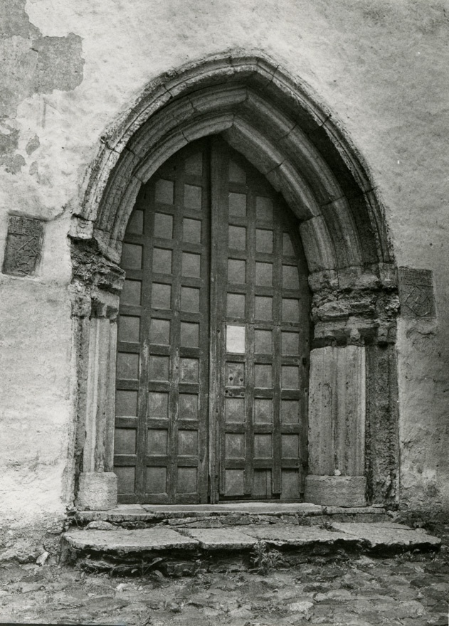 Haljala kiriku portaal, fassaadi detail