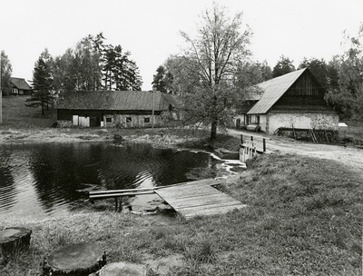 Kauksi veskitalu, vaade kompleksile  similar photo