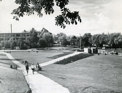 Kohvik "Tuljaku" ja lillepaviljoni esine aed, vaade. Arhitekt Valve Pormeister  similar photo