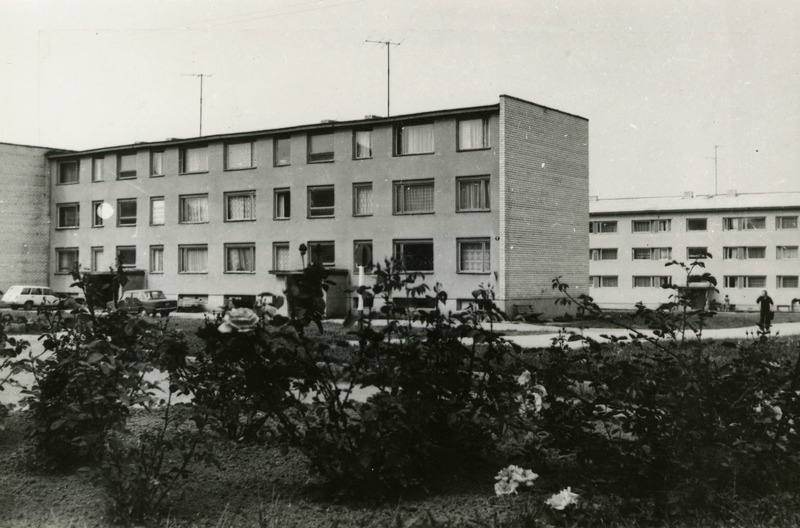 Korterelamud Olustveres, vaade. Arhitektid Boris Mirov, Manivald Noor