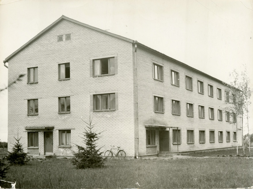 Korterelamud Olustveres, esifassaadi vaade