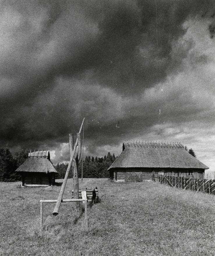 A. H. Tammsaare muuseum Veteperel, vaade kaevu ja saunikukompleksiga