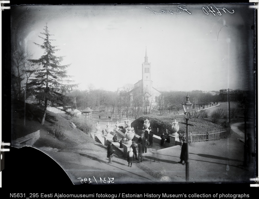 Harju värava trepid, vaade Jaani kiriku suunas.