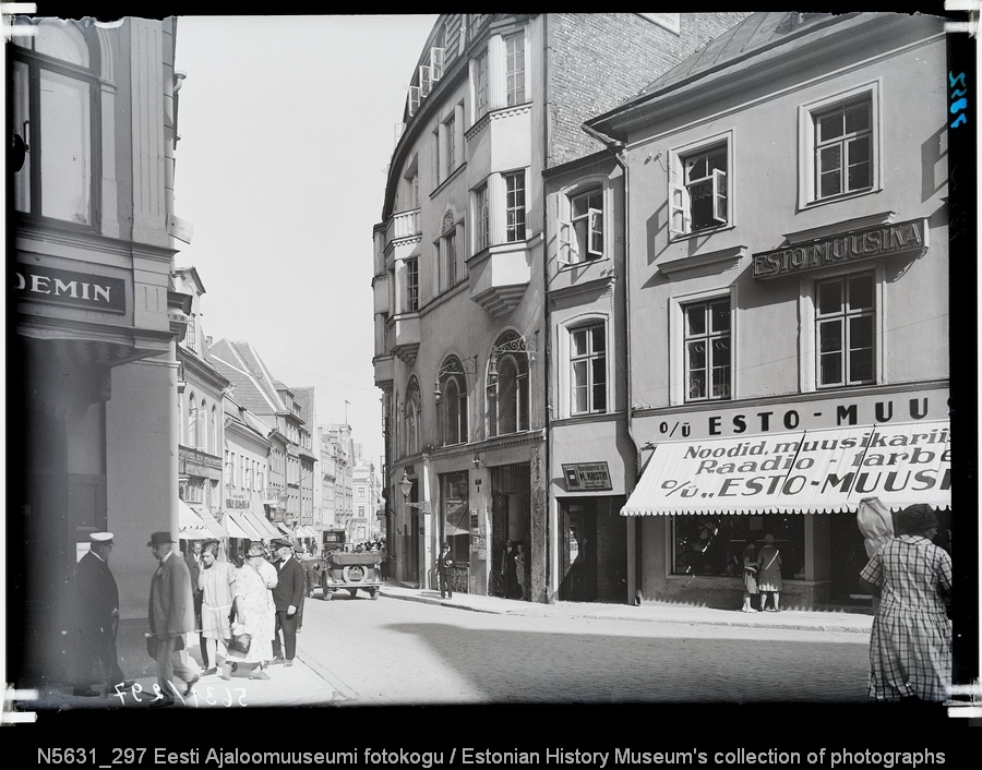 Viru tänava algus. "Esto-Muusika"