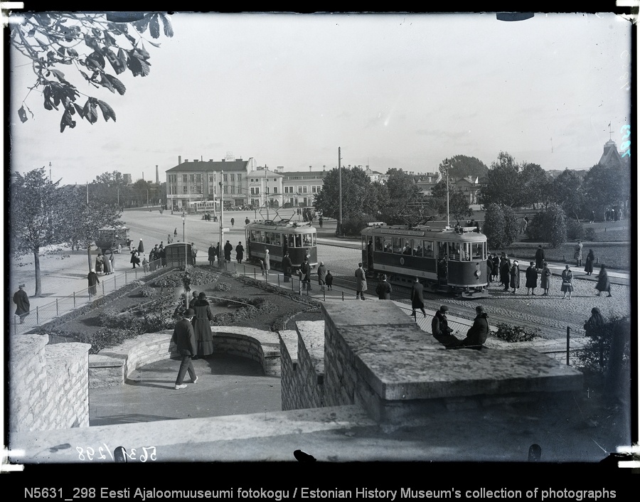 Vaade Viruvärava mäe treppidelt Viru väljakule.