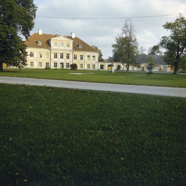 Saue Manor.
