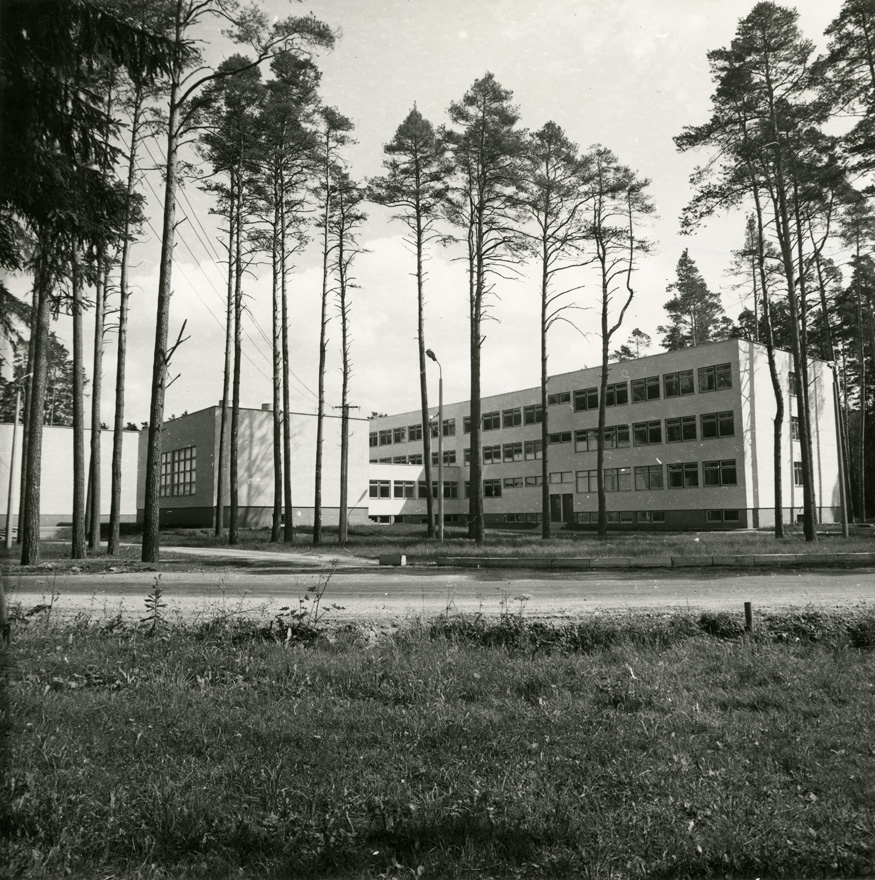 Elva gümnaasium, endine 2. keskkool, külgvaade