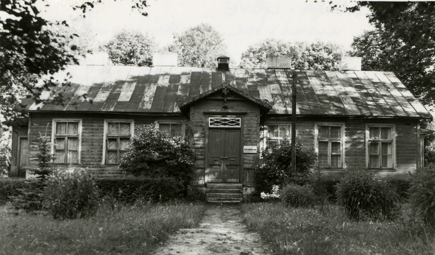 Vana-Lõve koolimaja, eestvaade