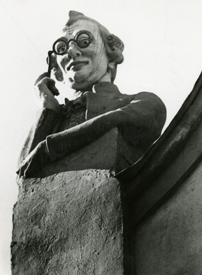 Figuurdetail Pikk 21 katuselt, detail fassaadist