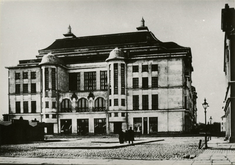 Estonia teater, vaade hoonele otsalt. Arhitektid Armas Lindgren ja Wivi Lönn
