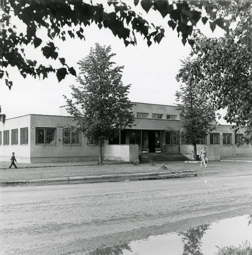 Pangahoone Põlvas, esifassaadi vaade. Ins Roodemäe