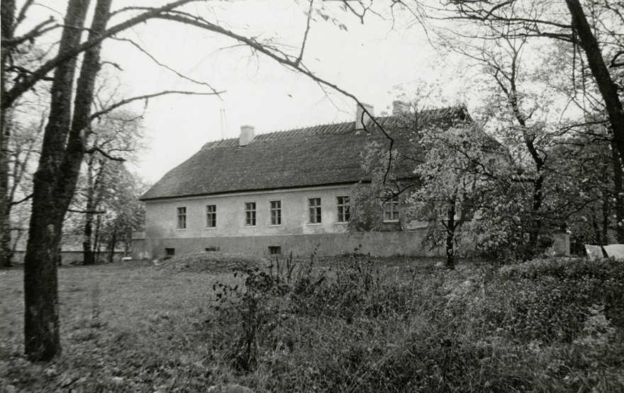 Haeska mõisa peahoone, vaade tagafassaadile