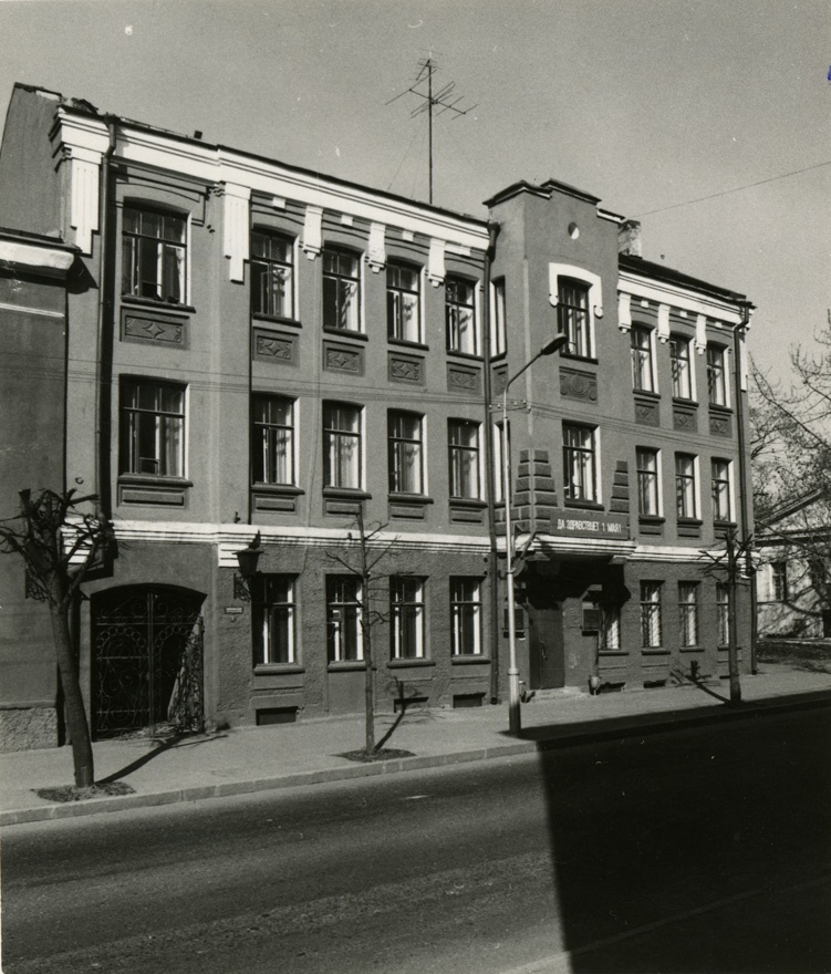 Krediitpanga Narva osak hoone (praegu Eesti Tolli Narva osak), esifassaadi vaade. Arhitekt N. Opatski