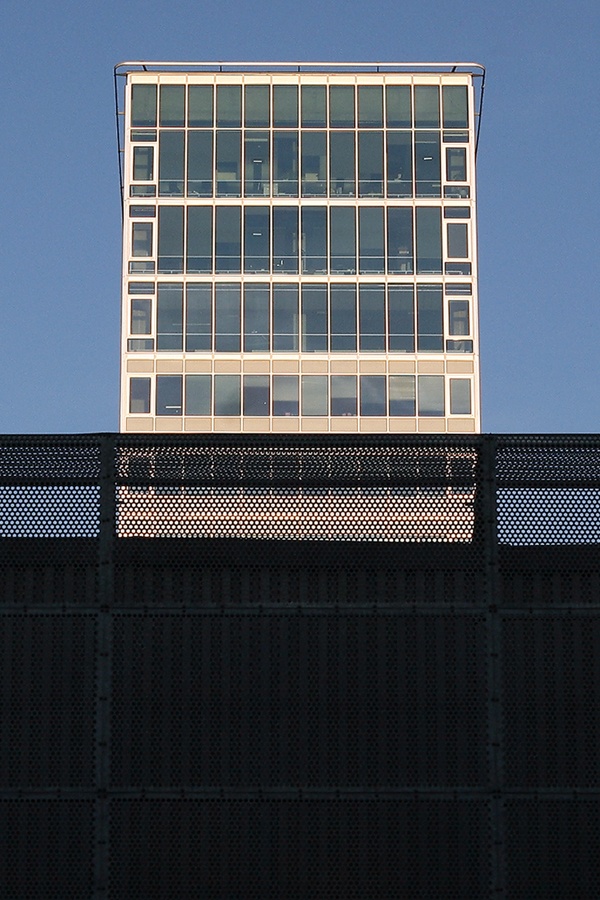 City Plaza, detail. Arhitektid Andres Alver, Tiit Trummal, Tarmo Laht, Indrek Rünkla, Martin Melioranski, Ulla Mets