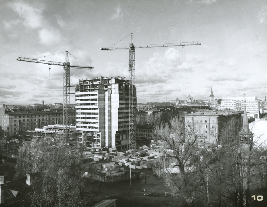 Hotel Olympia in the construction stage, high view from Keldrimäe residential district. Architects Toivo Kallas, Rein Kersten