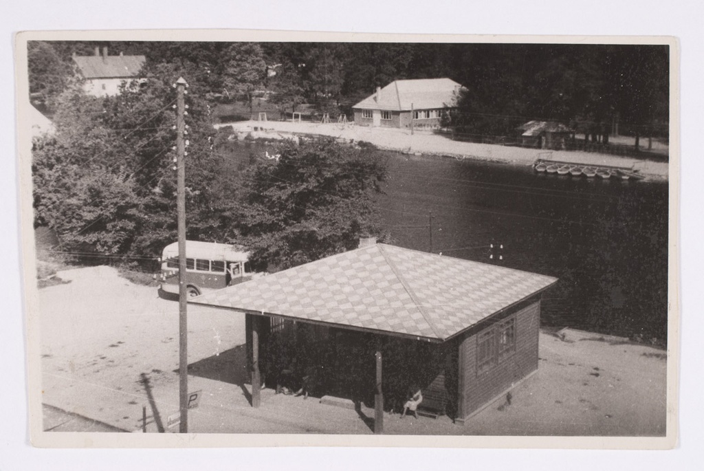 Passengers in Põltsamaa old bus station waiting for bus (1970s).