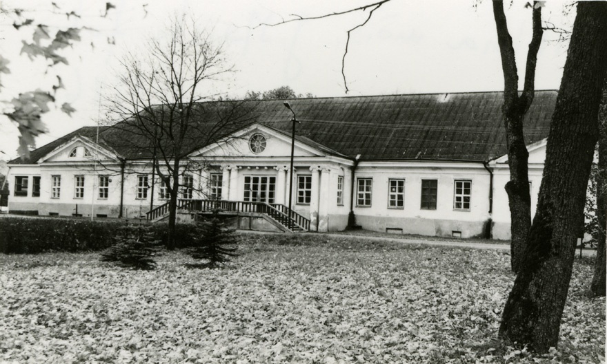 Uhtna mõisa peahoone, fassaadivaade