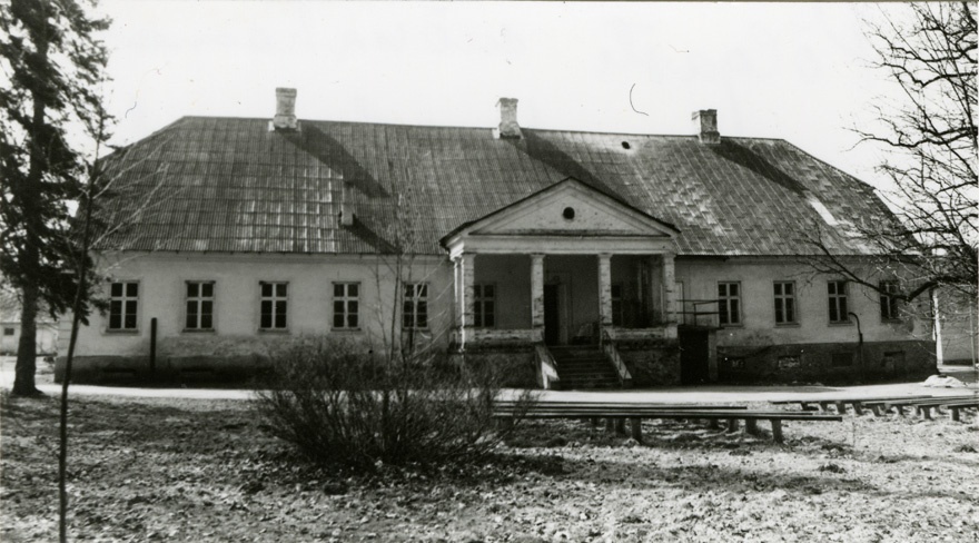 Põlgaste mõisa peahoone, esifassaadi vaade