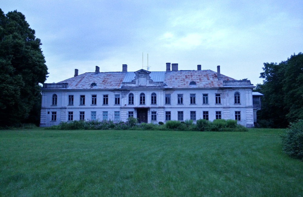 Front of the main building of Harku Manor rephoto
