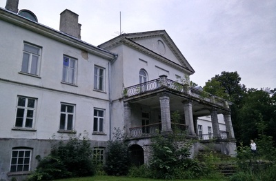 Behind the main building of Harku Manor rephoto