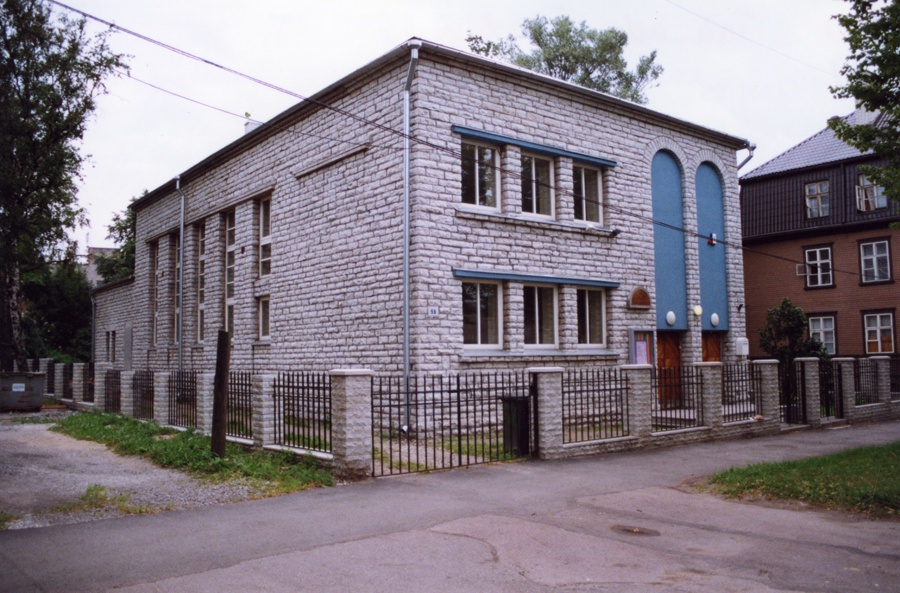 Seitsmenda Päeva Adventistide kirik. Arhitekt Erich Jacoby, ümberehitus Eugen Sacharias