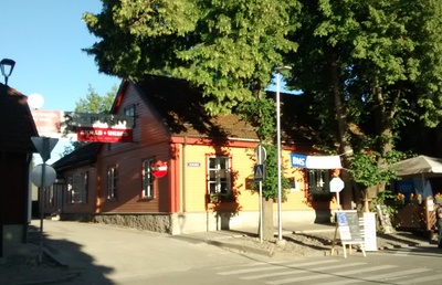 foto, maja Turuplatsil Paides, maksuamet rephoto