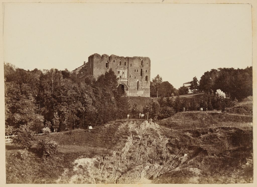 Ruins of Tartu Toomkirik from Toomeoru