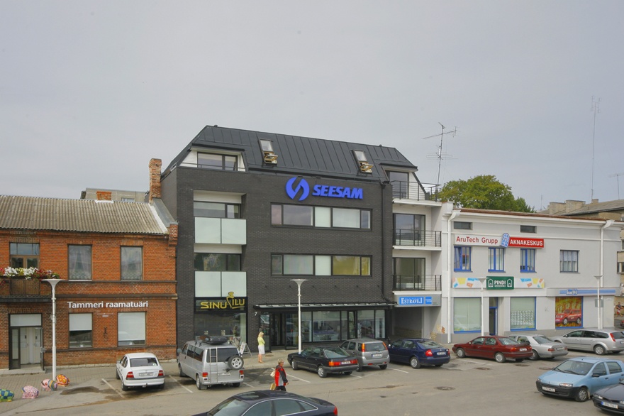 Korterelamu Rakvere keskväljakul, vaade hoonele. Arhitekt Katre Rajur