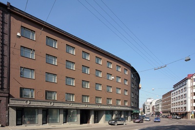 Korterelamu Tallinnas Pärnu mnt 32, vaade hoonele. Arhitekt Eugen Habermann  similar photo